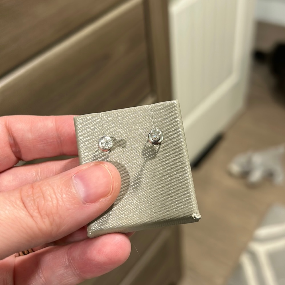 Kay Jewelers diamond earrings